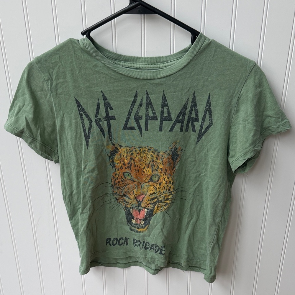 (031)Def Leppard Kids' Olive Green Short Sleeve Graphic Tee
